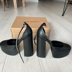 Steve Madden Black Leather Chunky Heels